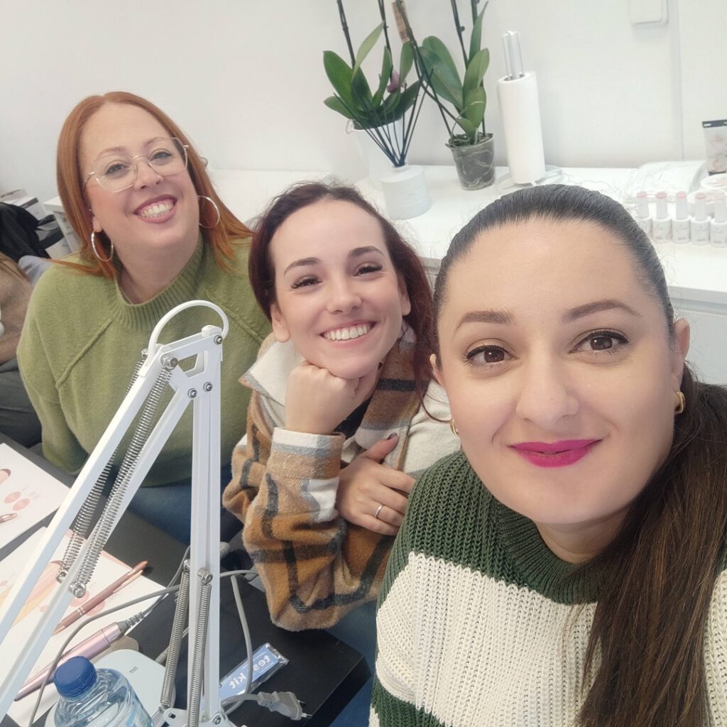 equipo a manos en formación